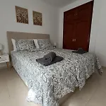 Daire Zola Sea View Apartment, Vistas