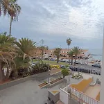 Zola Sea View Apartment, Vistas Los Cristianos (Tenerife)