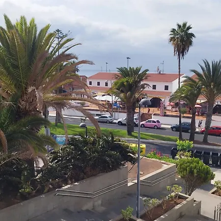 Daire Zola Sea View Apartment, Vistas Los Cristianos (Tenerife)