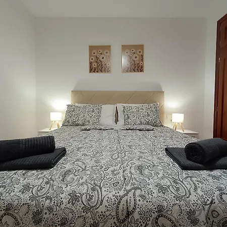 Zola Sea View Apartment, Vistas Apartment