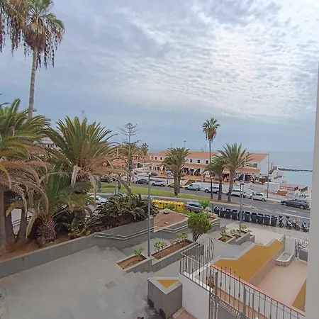 Zola Sea View Apartment, Vistas Los Cristianos (Tenerife)