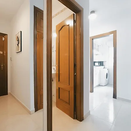 Zola Sea View Apartment, Vistas アパート *